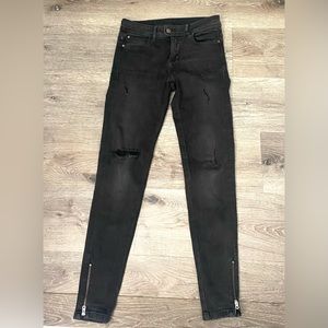 ZARA BASIC Z1975 Black Denim Fashion Rip Jeans Women Size 4 Small gently used g1